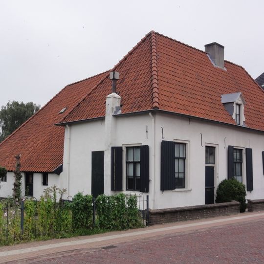 Gepleisterde boerderij op T-vormige plattegrond