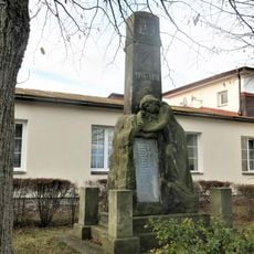 Pomník padlým v 1. světové válce u školy v Březně