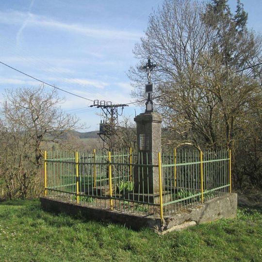 Kříž jižně od Letov u rozcestí