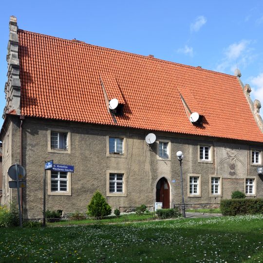 Szkoła parafialna, ob. dom mieszkalny,