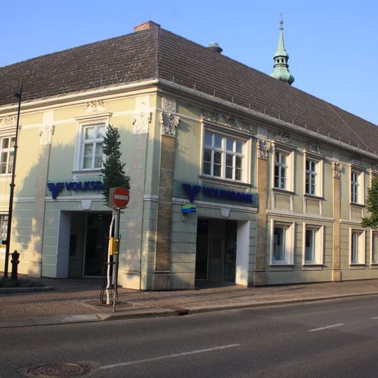 Wohn- und Geschäftshaus, Ehem. Gasthaus Zum goldenen Strauß