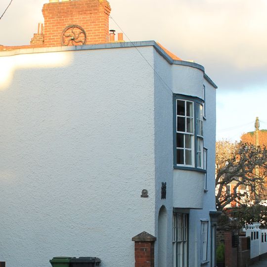 9 Monmouth Street
