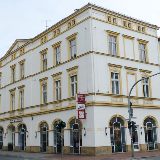 Wohn- und Geschäftshaus