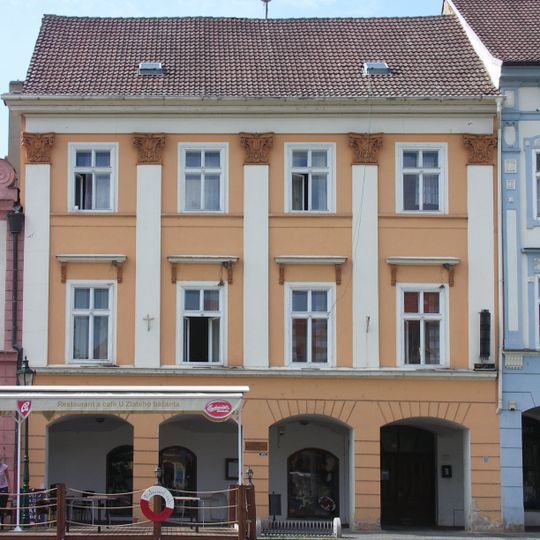 Mírové náměstí 14