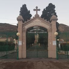 Portada del cementerio de Los Remedios