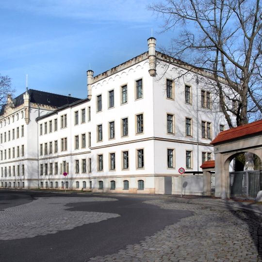 Stauffenbergallee 24