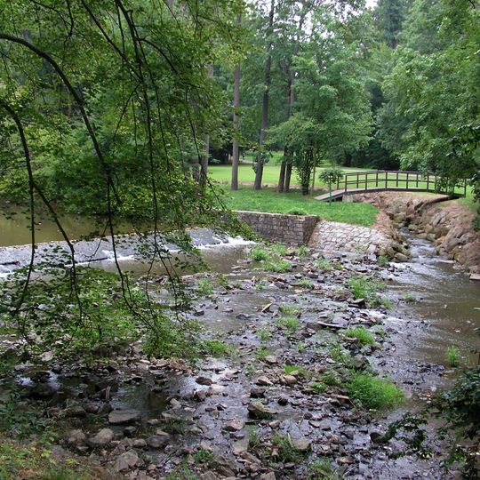 Lávka přes rybí přechod u Kamenného mostu ve Vlašimi