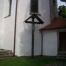 Kříž u kostela ve Starém Rožmitále