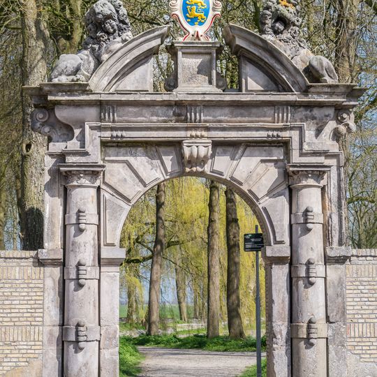 Martenastate, toegangspoorten