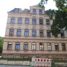 Mietshaus in halboffener Bebauung mit Vorgarten Terrassenstraße 24