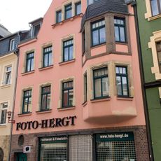 Mietshaus in geschlossener Bebauung Weinkellerstraße 22