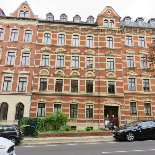 Mietshaus in geschlossener Bebauung mit Vorgarten Barbarossastraße 19