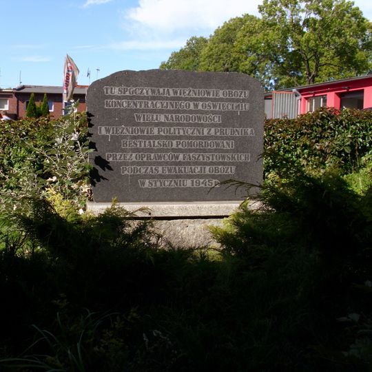 Pomnik, mogiła zbiorowa ofiar II wojny światowej w Prudniku