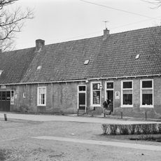 Pand onder zadeldak (vormt een geheel met de nrs. 1 en 3)