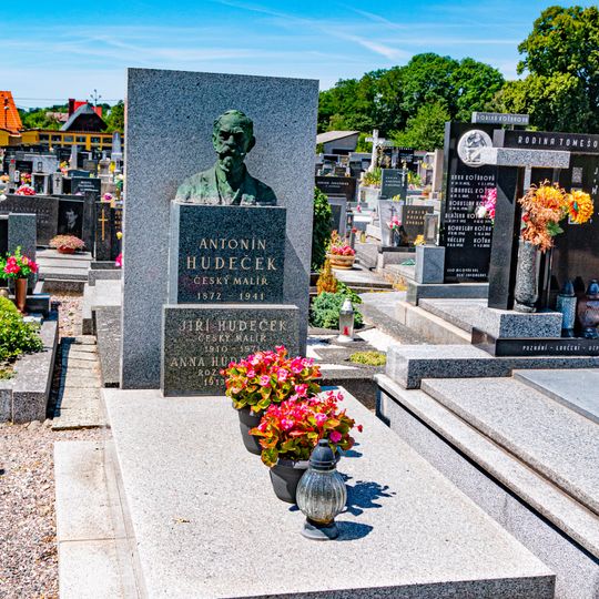 Hrob Antonína a Jiřího Hudečkových