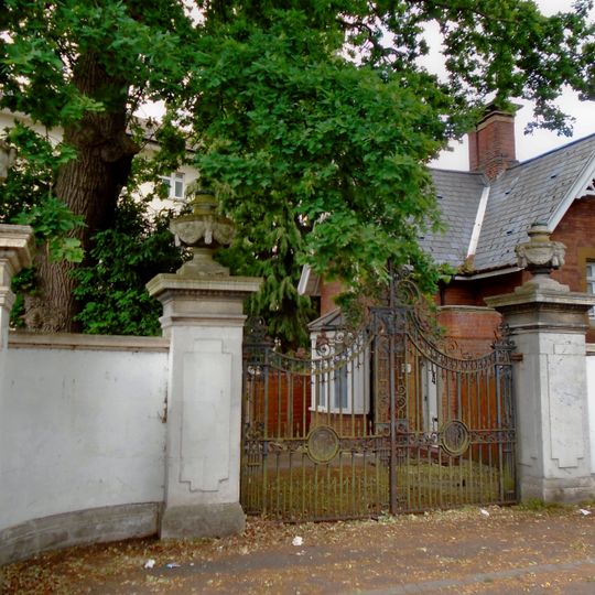 Gateway To Kingsnympton Park Beside South Lodge