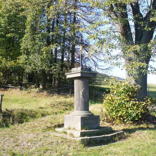 Kříž na rozcestí poblíž domu 23 v Horní Chřibské