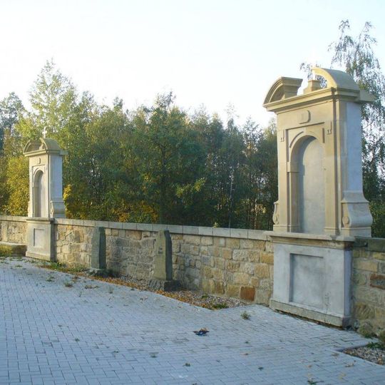 Kapličky bývalé Křížové cesty u kostela v Markvarticích