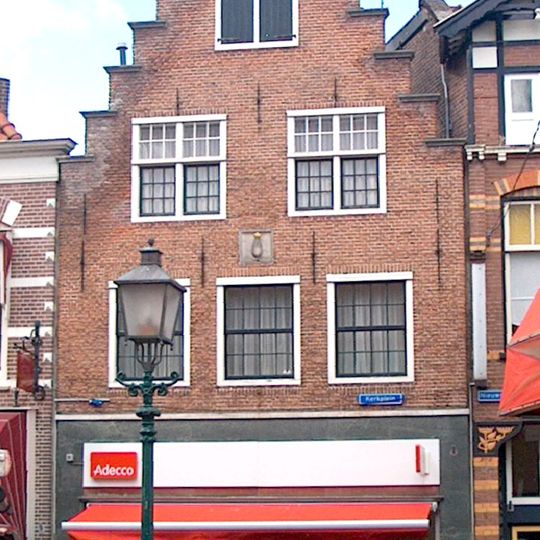 Huis met hoge trapgevel