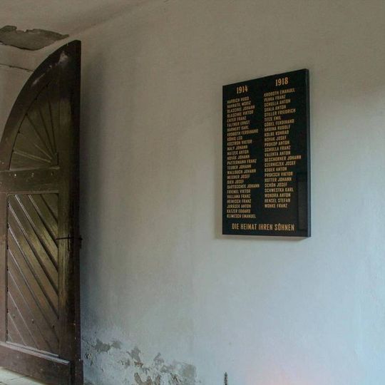 Pamětní deska ve Štítech ve vstupní chodbě na hřbitov