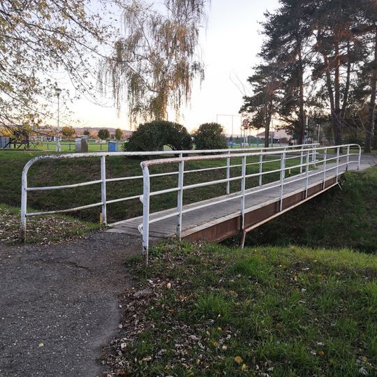 Lávka přes Kudlovický potok v Babicích u hřiště
