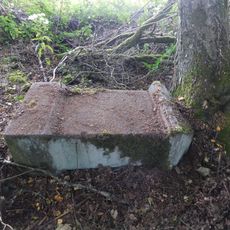 Kříž u zaniklé cesty západně od Vysoké