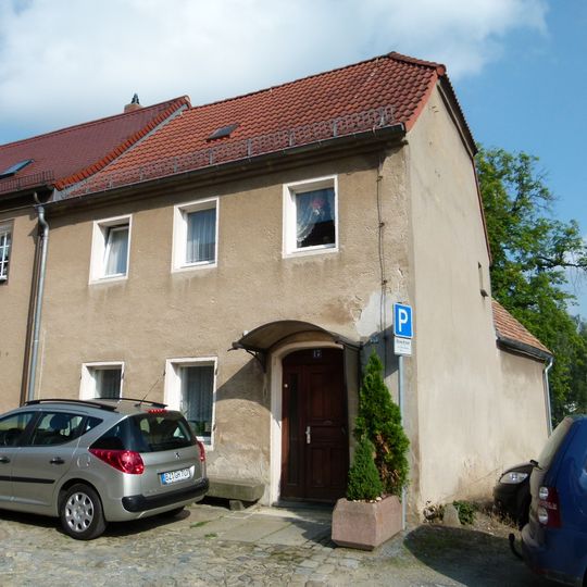 Wohnhaus in geschlossener Bebauung Am Hof 17