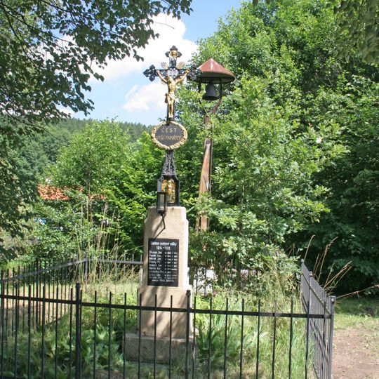 Kříž s deskou padlých občanů v Horních Počátkách