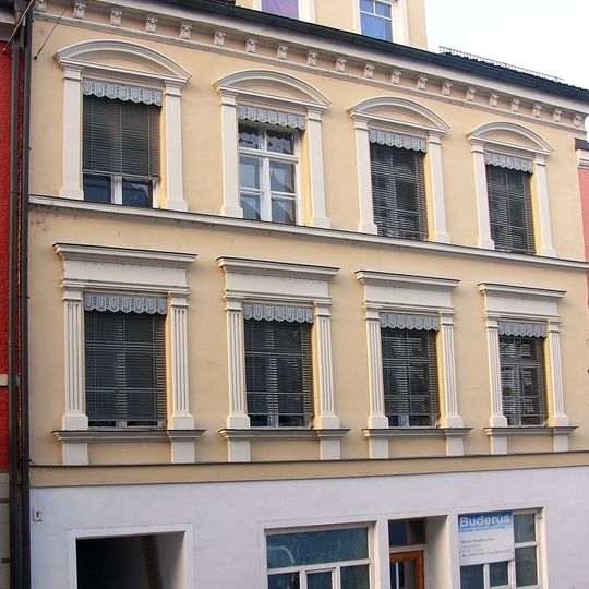 Wohn- und Geschäftshaus