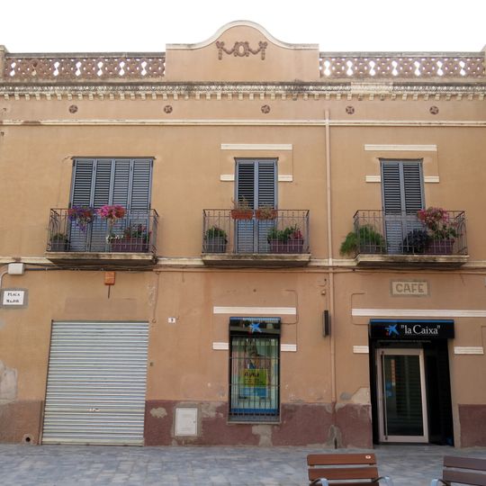 Casa a la plaça Catalunya, 9