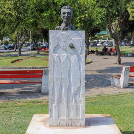 Bust of Takis Kanellopoulos, Thessaloniki