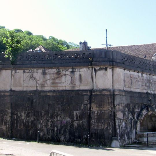 Château d'eau de la source d'Arcier