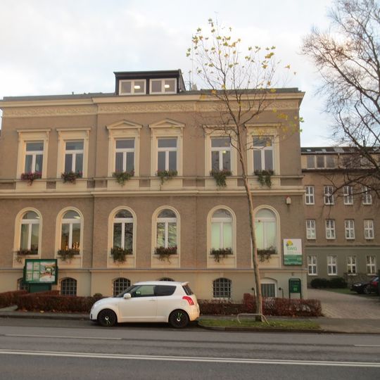 Villa mit Vorgarten Dresdner Straße 80