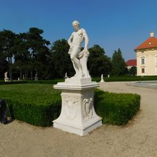 Socha Adonise v zámeckém parku ve Slavkově