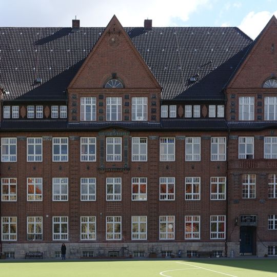 3. Gemeindeschule Friedenau mit Turngerätehaus Offenbacher Straße 5A