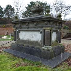 Grafmonument opgericht door opgericht door de families Van Limburg Stirum