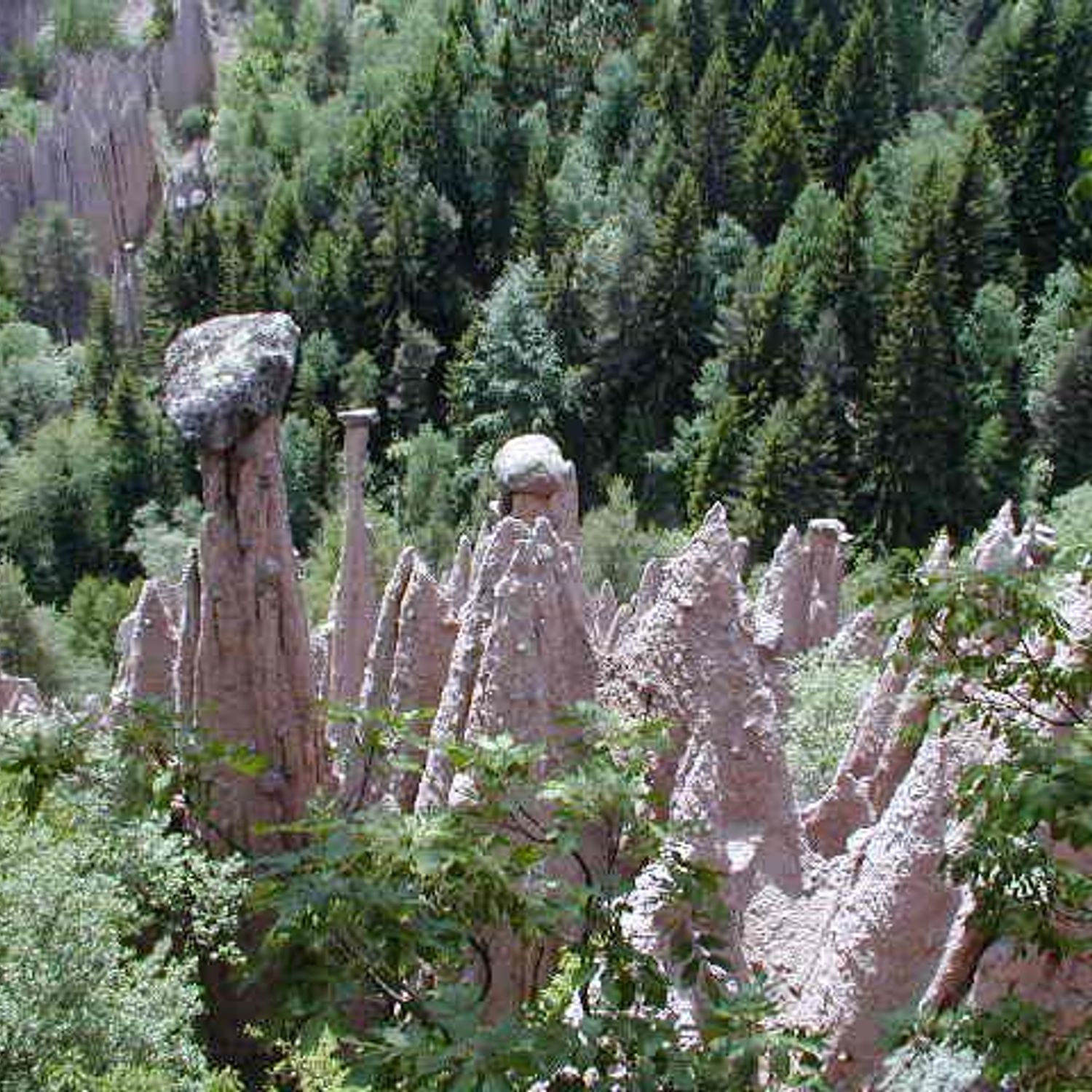 Earth Pyramids Ritten Winter Earth pyramids of Ritten - Formations naturelles de hoodoos à Ritten ...