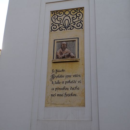 Reliéf Františka Palackého na ZŠ T. G. Masaryka