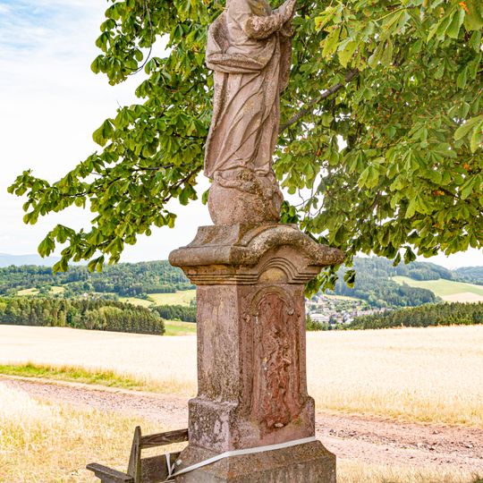 Socha Panny Marie Immaculaty severně od Brda