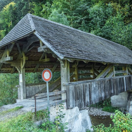 Gedeckte Fuhrenbrücke über die Trueb