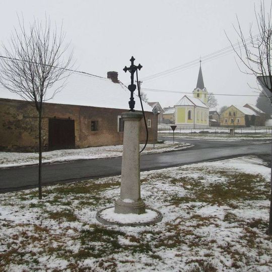 Kříž ve Velkém Malahově na rozcestí