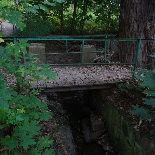 Lávka přes přítok rybníku Sýkorka na Kunratickém potoce