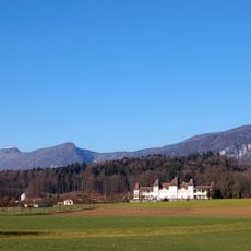 Waldegg Castle with gardens and outbuildings