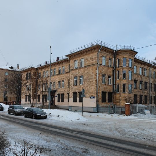 Здание поликлиники