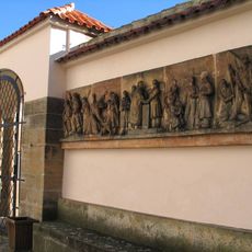 Jižní část reliéfu u brány letohrádku Hvězda v Praze