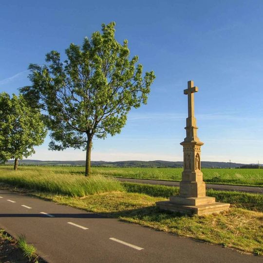 Kříž u Moravičan vedle silnice