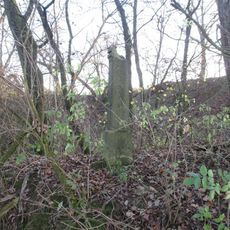 Kříž východně od Chrastavic u polní cesty