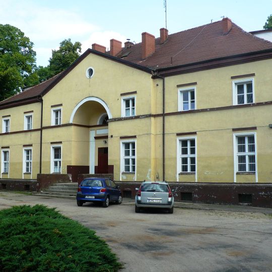 Palace in Grocholin