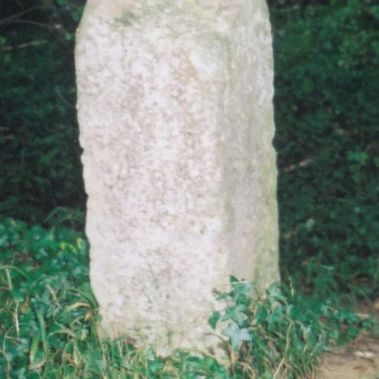 Milestone, Eythrope Lane; bridleway on a private road down to Eythrope Park from Stone