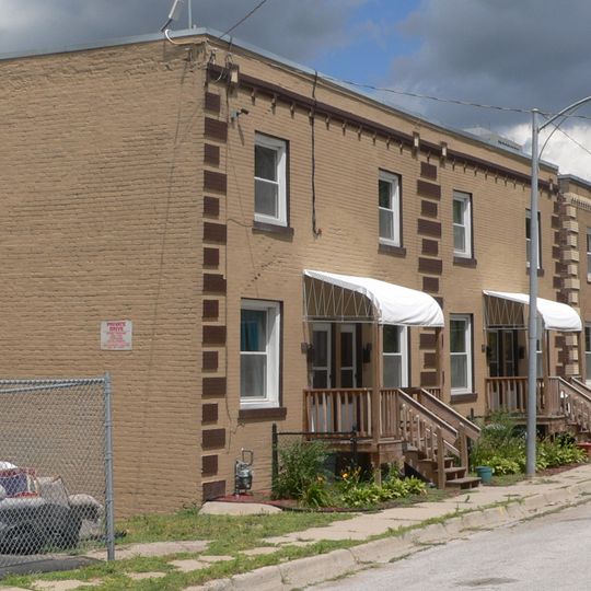 Howard Street Apartment District